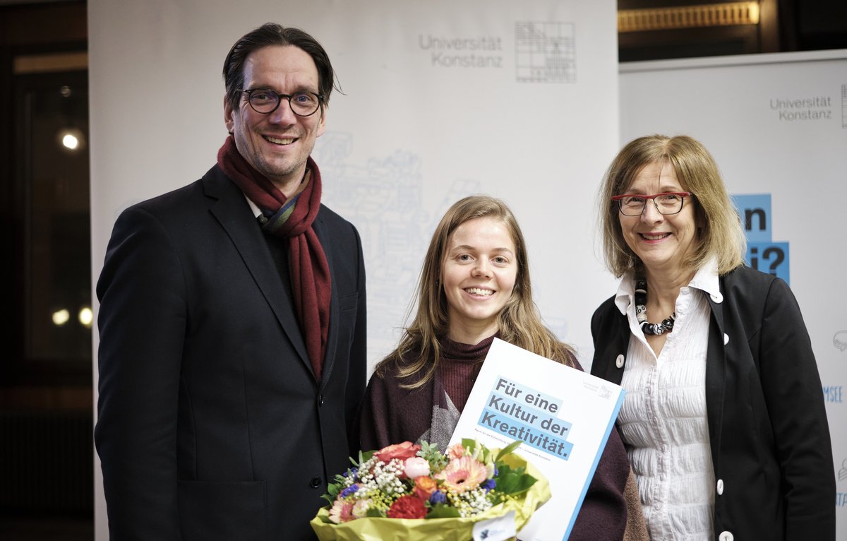 Count Bj?rn Bernadotte (UGK President), Beatrice Salamena (Laureate 2022) and Rector Professor Katharina Holzinger C Photo: Philipp Uricher