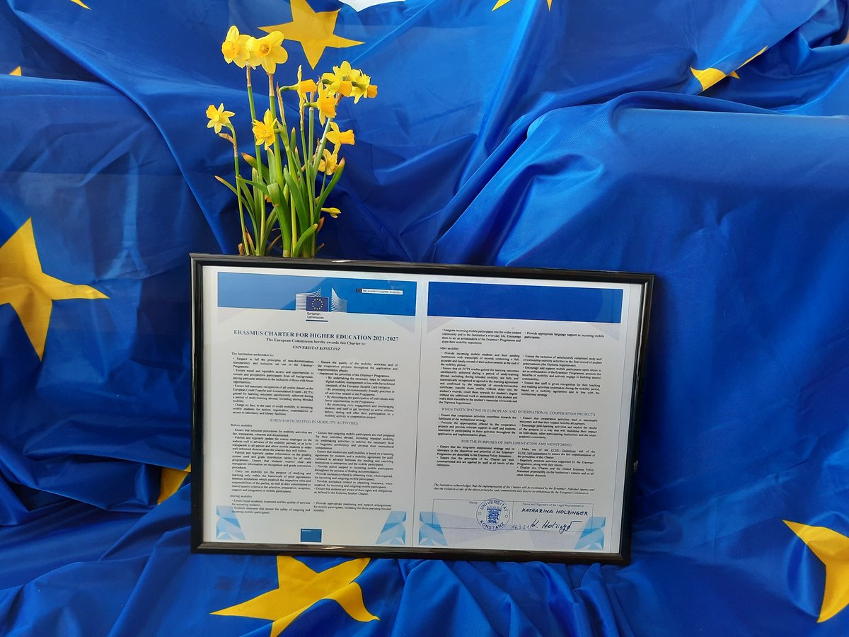 Erasmus Charter of Higher Education 2021-2027 fr die Uni Konstanz vor einer EU Flagge